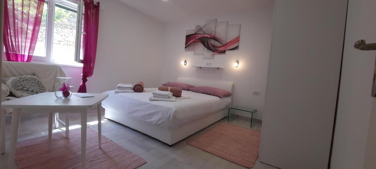 Apartments Suho Komiža Extérieur photo