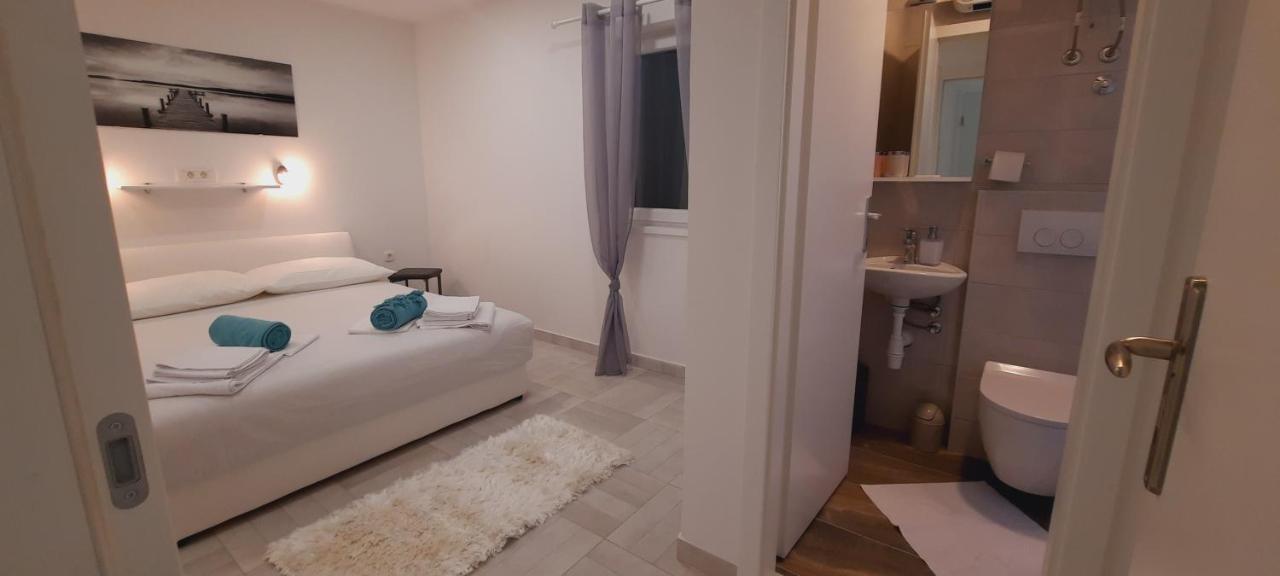 Apartments Suho Komiža Extérieur photo