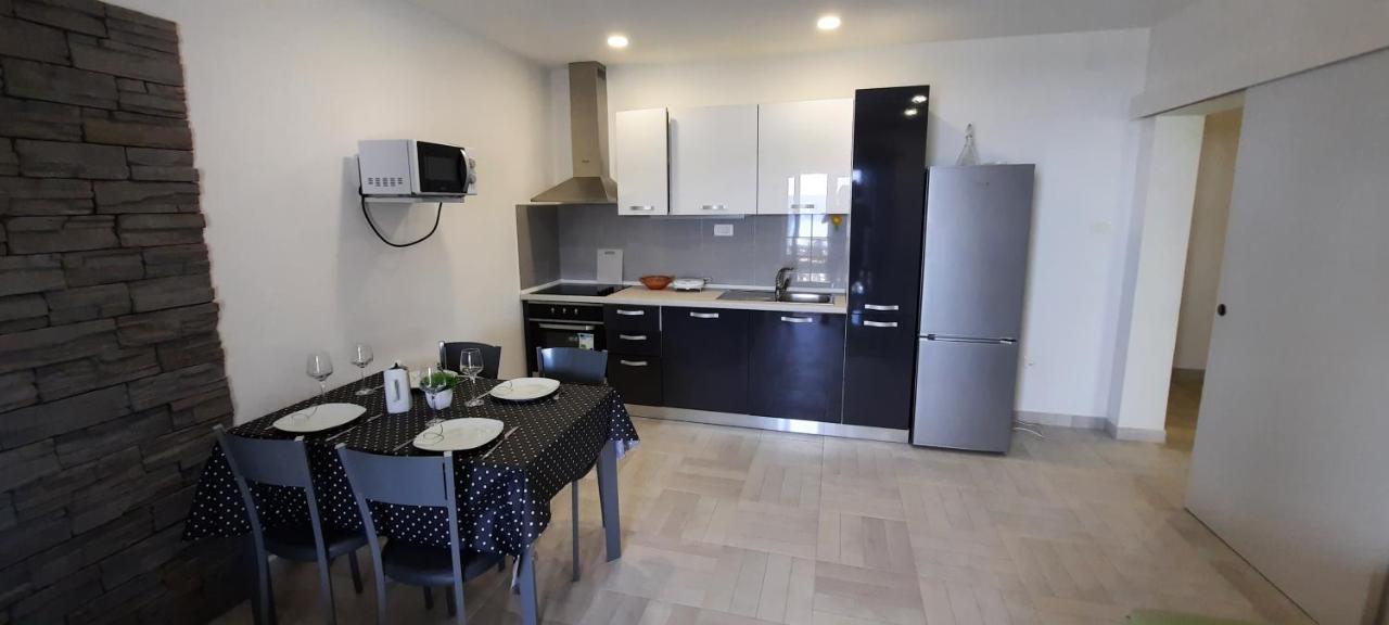 Apartments Suho Komiža Extérieur photo