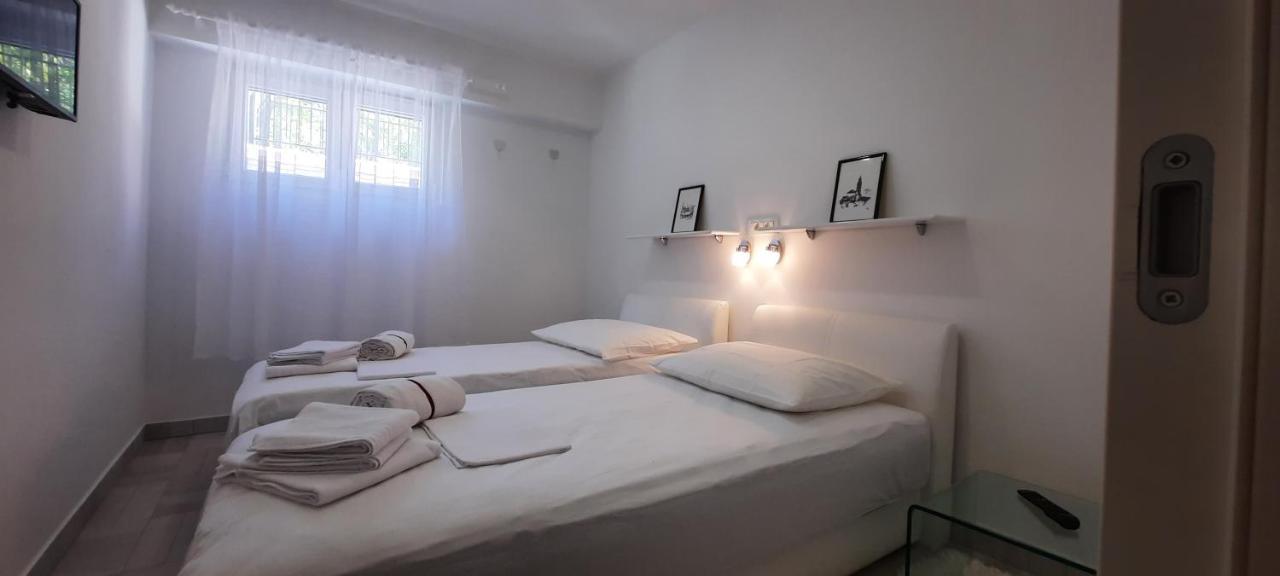 Apartments Suho Komiža Extérieur photo