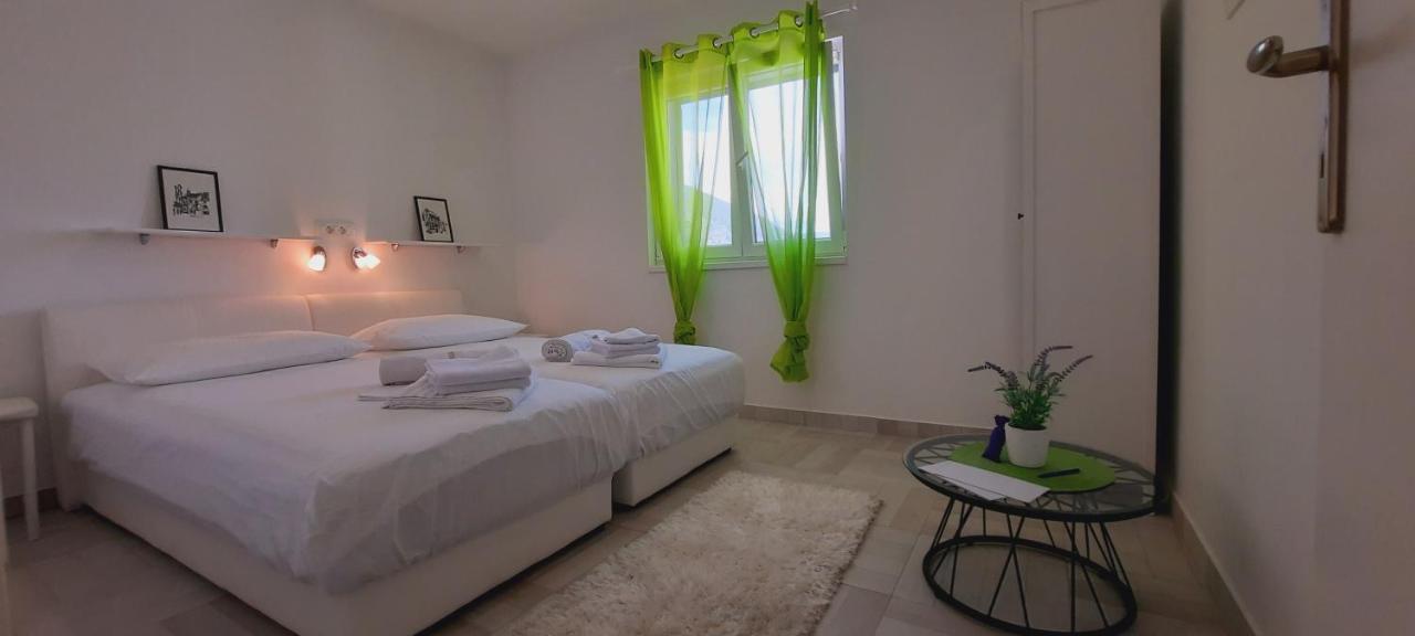 Apartments Suho Komiža Extérieur photo